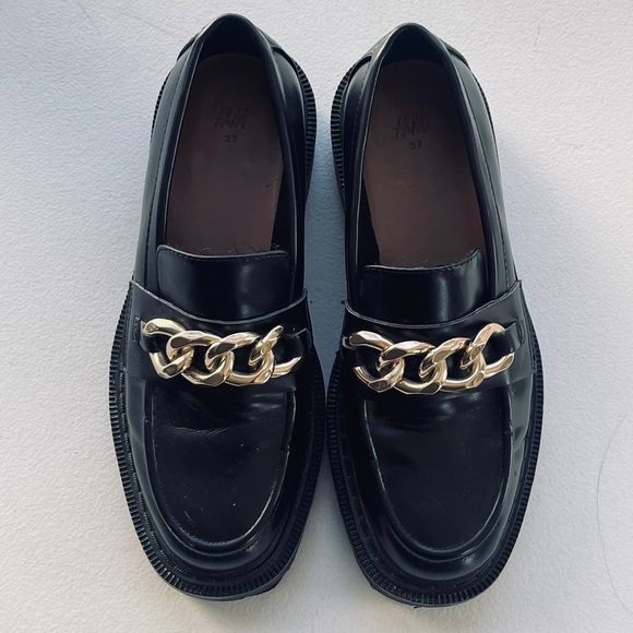 H&M Loafers Womens 6.5 Black Leather Gold Chain Lug Soles Chunky Platform Boho - Picture 1 of 7